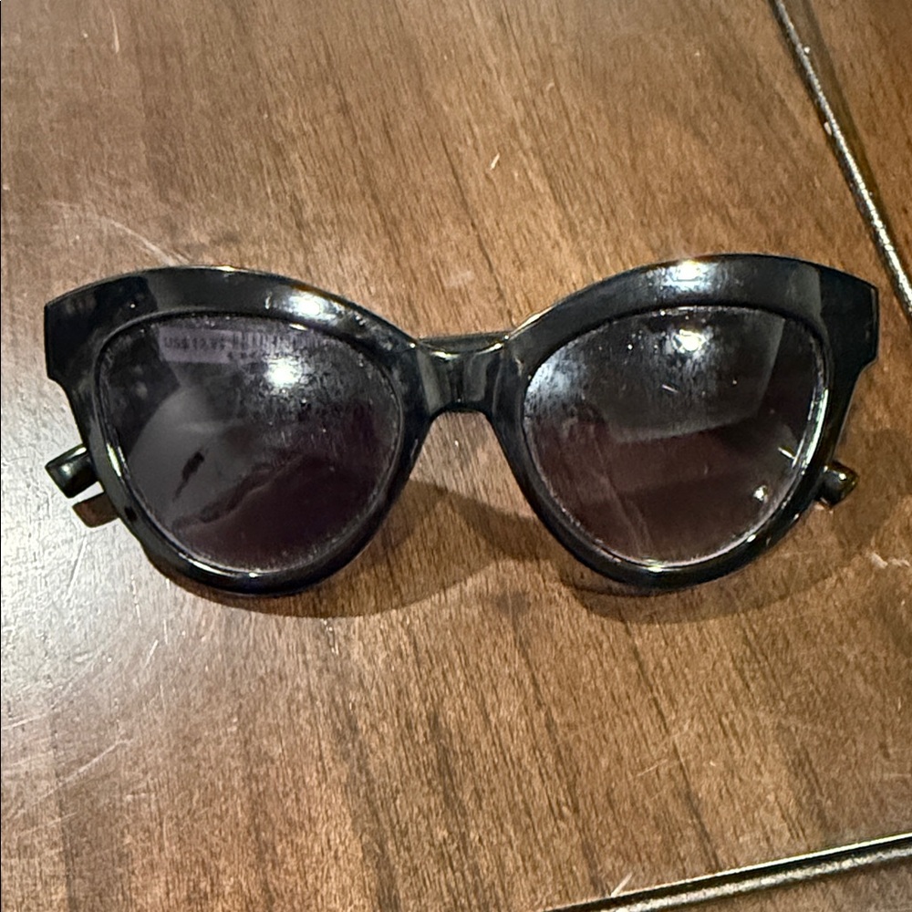 SHEIN Glossy Black Cat-Eye Sunglasses